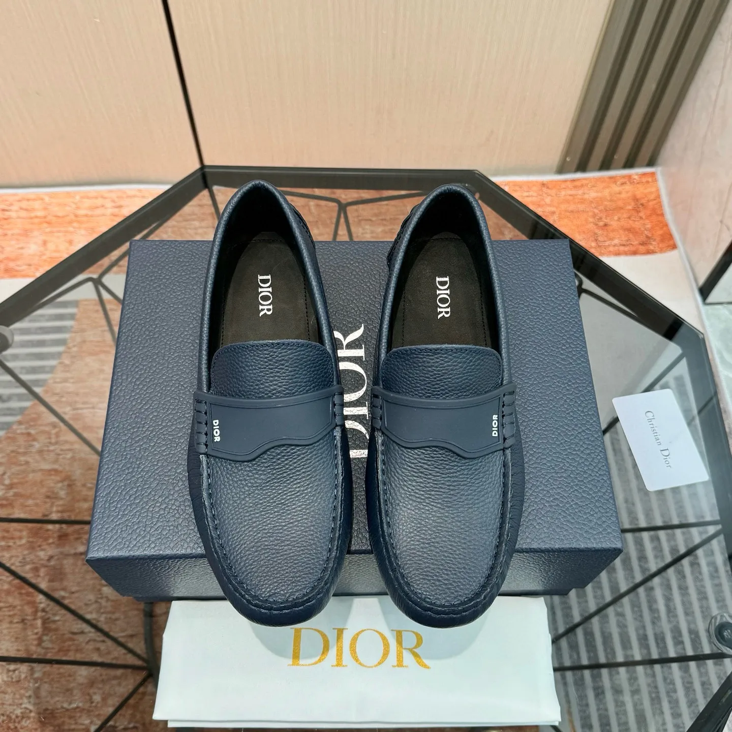 Men's shoes: 580💰 (Niu Li) (Dior Doudou shoes) Exclusive new model Official website new model The upper is made of high-quality imported calf, the color is delicate, and the luxurious texture flows. Tailor-made for exquisite men, creating a noble aura. Delicate and smooth lines. Cowhide lining. Size: 38-44, 45 customized. Outdoor driving shoes for experienced drivers🚗